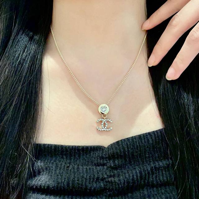 Chanel香奈儿 中古 字母项链小香家的款式真心无需多介绍每一款都超好看，精致大方，非常显气质