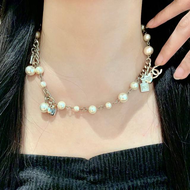 Chanel香奈儿 中古 字母项链小香家的款式真心无需多介绍每一款都超好看，精致大方，非常显气质