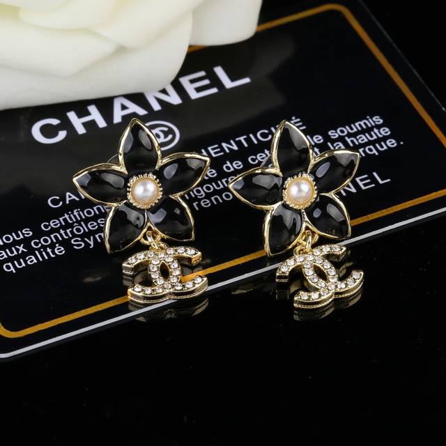 小香 Chanel 新款花朵耳环 专柜同步上新 双C耳钉 精工打造原版一致黄铜材质