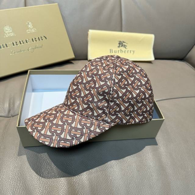 配盒子布袋，Burberry 巴宝莉 新款棒球帽，正品开模订制，全新Tb图纹，原版Pu印花面料，做工细致无瑕，原厂品质，独家实物拍摄，拼手速哦！