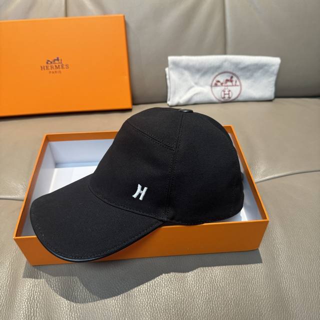 配盒子布袋，HermèS 爱马仕 原单棒球帽，经典H， 正品开模订制，原版透气帆布面料+头层牛皮，原厂精钢调节扣，做工细致，时尚帅气质量超赞！