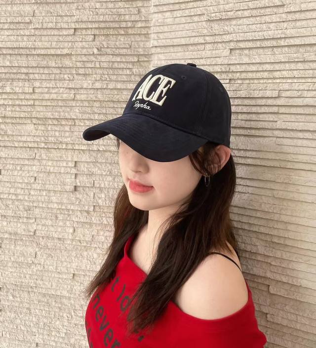 跑量 潮牌～新款早秋穿搭必入的新款每一个颜色都很百搭～最爱最爱的帽型 不挑人 冲！