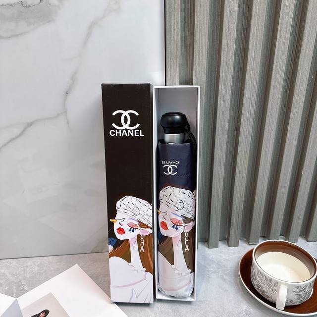Chanel 香奈儿 2025夏季新款 全自动折叠晴雨伞 黑色涂层防晒有效阻隔紫外线99%，Upf 50 所以能起到伞下体感降温的效果！有效隔热，高效防晒一把搞