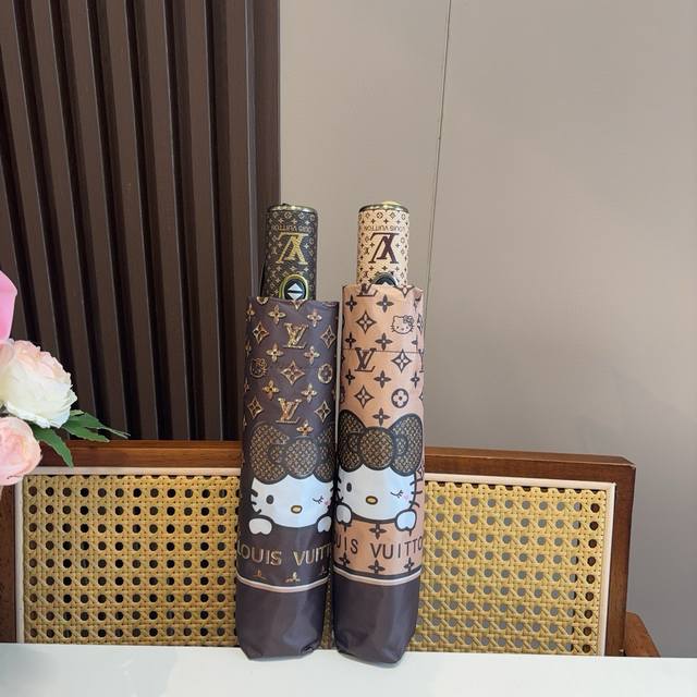 Louis Vuitton 路易威登 新款 三折自动折叠晴雨伞 新涂层技术深色伞面 拥有令人惊喜的遮光效果！