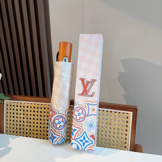 Louis Vuitton 路易威登 新款 三折自动折叠晴雨伞 新涂层技术深色伞面 拥有令人惊喜的遮光效果！4色