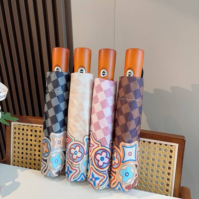 Louis Vuitton 路易威登 新款 三折自动折叠晴雨伞 新涂层技术深色伞面 拥有令人惊喜的遮光效果！4色