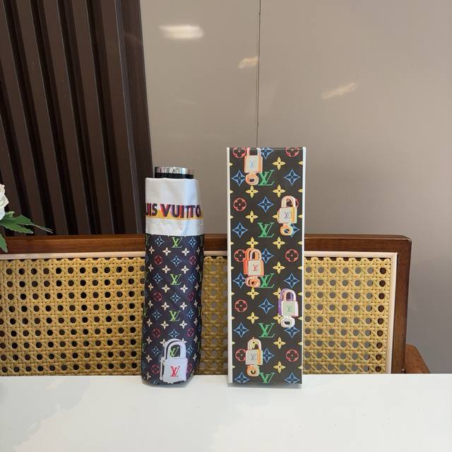 Louis Vuitton 路易威登 Lv五折手开晴雨伞 新涂层技术深色伞面 拥有令人惊喜的遮光效果！