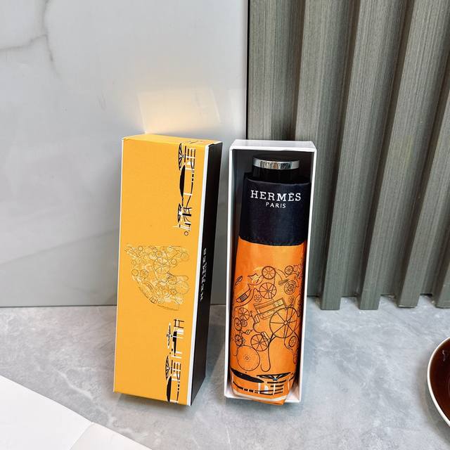 爱马仕Herms 新款老花五折手开晴雨伞 内里黑色涂层防晒有效阻隔紫外线99%，Upf 50 所以能起到伞下体感降温的效果！有效隔热 高效防晒一把搞定，超轻全吕