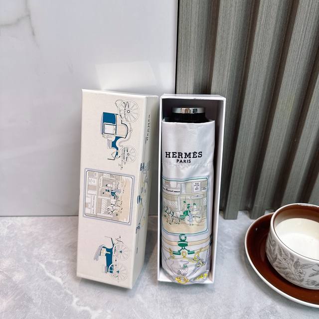 爱马仕Herms 新款老花五折手开晴雨伞 内里黑色涂层防晒有效阻隔紫外线99%，Upf 50 所以能起到伞下体感降温的效果！有效隔热 高效防晒一把搞定，超轻全吕