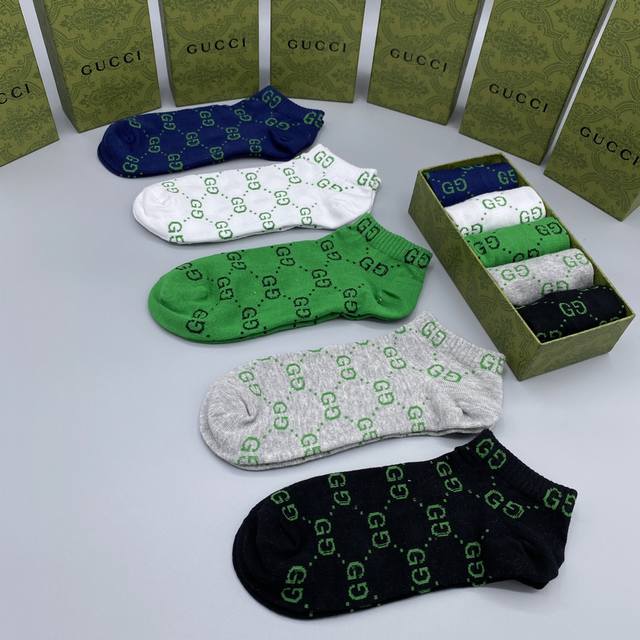 特 配专柜包装Gucci 古驰 新款中短款堆堆袜袜子！一盒五双，专柜同步筒袜袜子，大牌出街，潮人必备超好搭