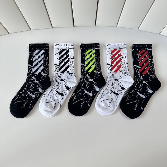 特 配专柜包装Off-White 新款中长款堆堆袜袜子！一盒五双，专柜同步筒袜袜子，大牌出街，潮人必备超好搭