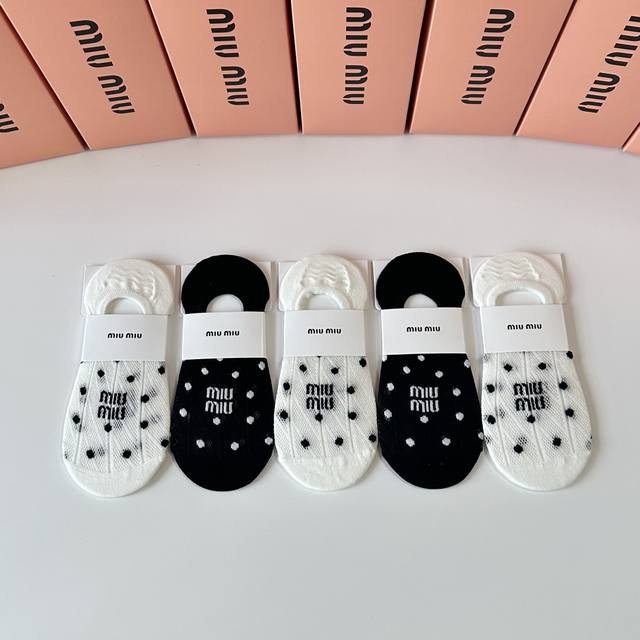 特 配专柜包装Miumiu 缪缪 新款船袜隐形袜堆堆袜袜子！一盒五双，专柜同步筒袜袜子，大牌出街，潮人必备超好搭