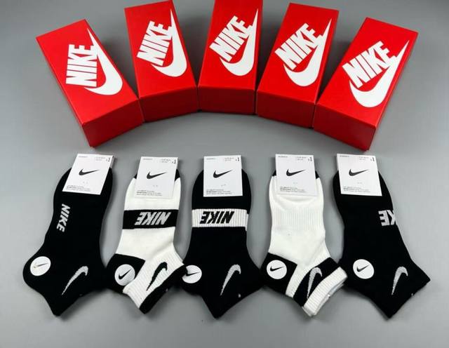 特 Nike 耐克永远的经典永远的精梳棉材质，透气吸汗柔软舒适，上脚非常Nice商务风潮，送领导送长辈首选 一盒五双