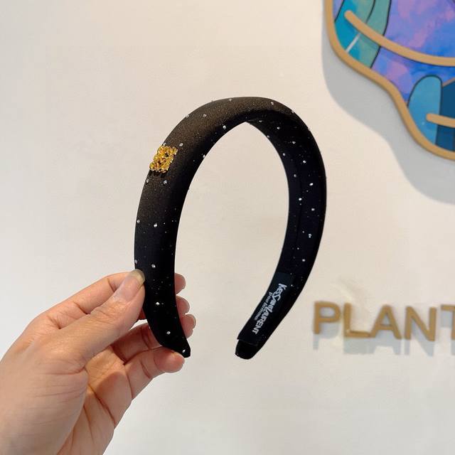 配包装 Loewe 罗意威 火爆新款海绵发箍特供面料头箍、尖端网红最新款来袭 ！ 让你的魅力绽放 清新淑女范让时尚更简单！