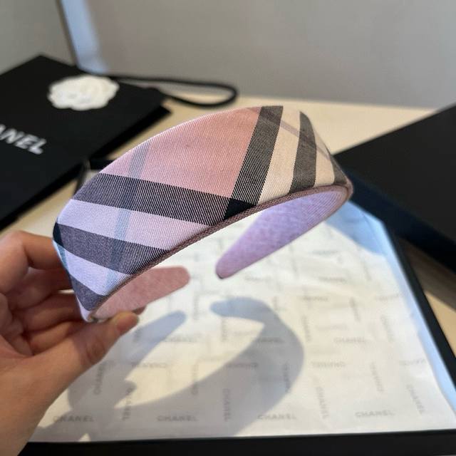 Burberry巴宝莉格子发箍，超嗲粉色
