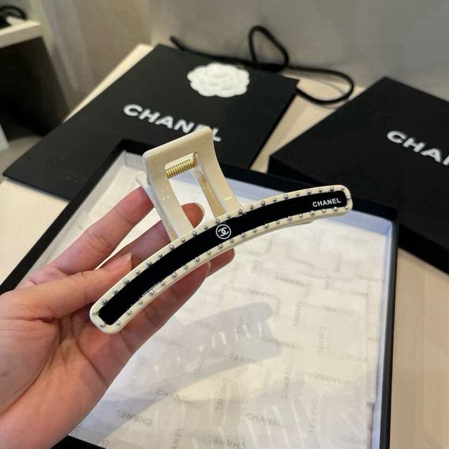Chanel香奈儿新款发夹