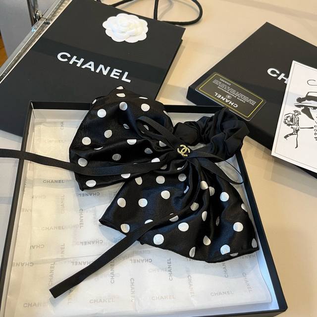 Chanel香奈儿高级发圈，带手工钉珠