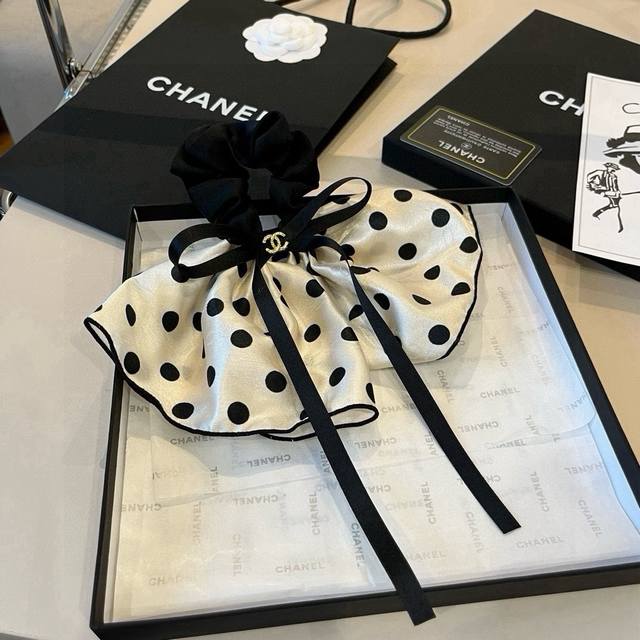 Chanel香奈儿高级发圈，带手工钉珠