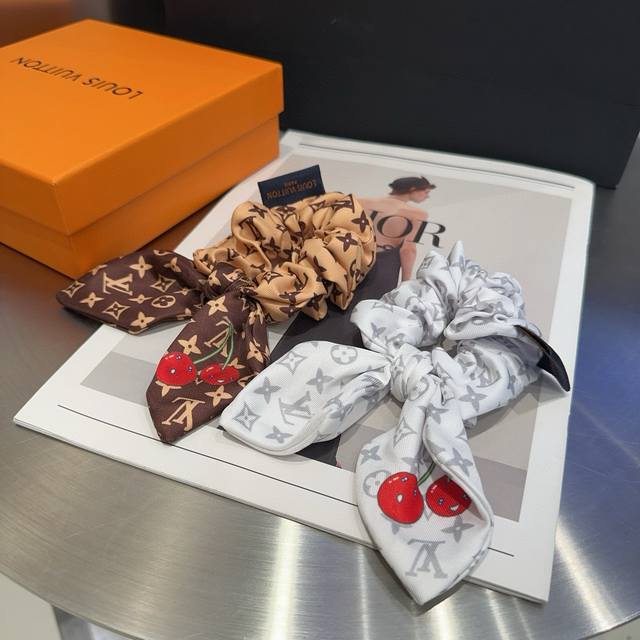 配包装盒Louis Vuitton 路易威登 驴家新品樱桃发圈，超火爆小单品