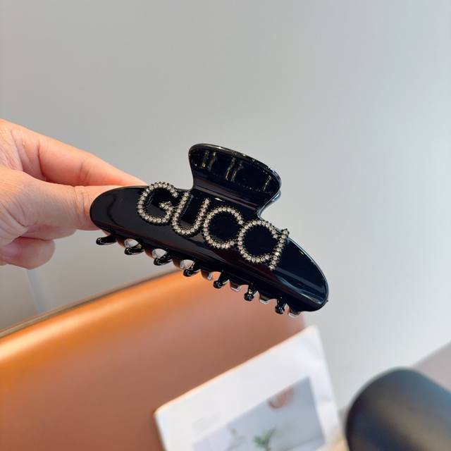 配包装 单个 Gucci 古奇高颜值一字抓夹，百搭简约发夹 原单材质，女神必备单品，超级精致哦名媛范儿。