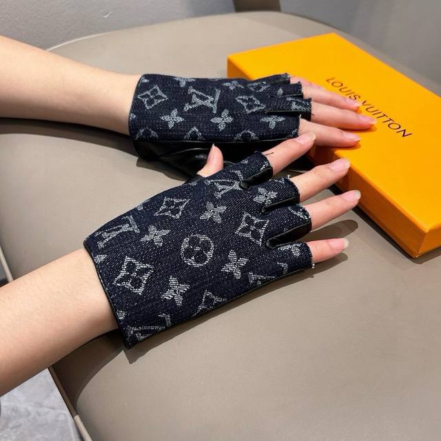 Lv新品短款牛仔配皮手套，时尚机车手套，秋冬新品布内里，时尚上手超舒适柔软、百搭！集美女神必备配盒子码数Ml