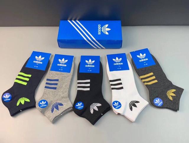 特 Adidas 阿迪达斯三叶草新品男款袜子提花经典标志Ins今年超火爆元素单品纯棉材质，非常柔软舒适运动休闲两不误 一盒五双