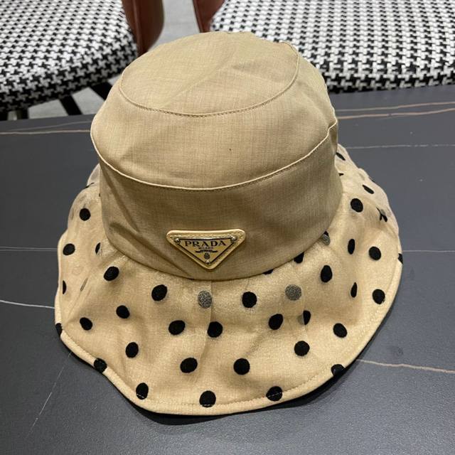 普拉达 Prada 新款渔夫帽，新款上架，超好搭配，赶紧入手吧