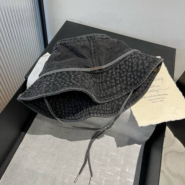 Burberry巴宝莉新款牛仔渔夫帽，头围57Cm