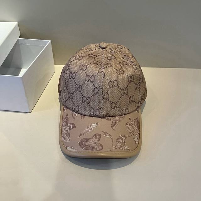 古奇棒球帽Gucci官网新品，棒球帽，原单品质火爆来袭 工艺非常精美 高档大气上档次！低调奢华，方便携带！跑量！