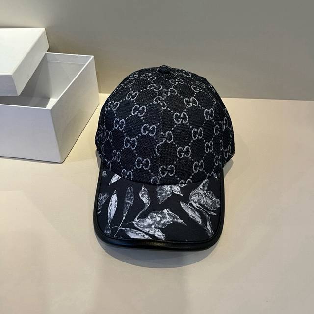 古奇棒球帽Gucci官网新品，棒球帽，原单品质火爆来袭 工艺非常精美 高档大气上档次！低调奢华，方便携带！跑量！