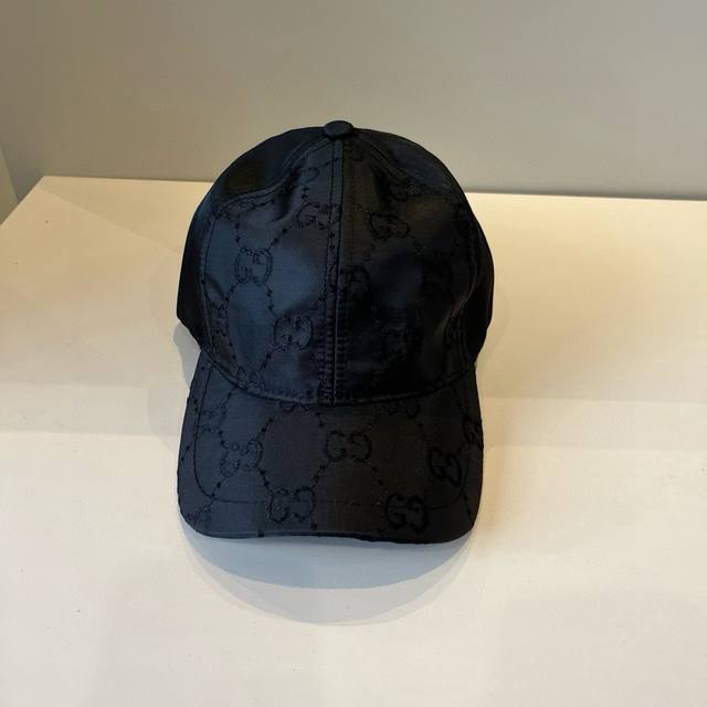 古奇棒球帽Gucci官网新品，棒球帽，原单品质火爆来袭 工艺非常精美 高档大气上档次！低调奢华，方便携带！跑量！