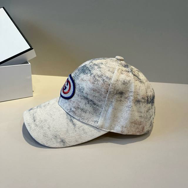 古奇棒球帽Gucci官网新品，棒球帽，原单品质火爆来袭 工艺非常精美 高档大气上档次！低调奢华，方便携带！跑量！