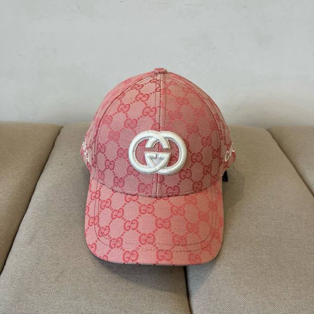 古奇棒球帽Gucci官网新品，棒球帽，原单品质火爆来袭 工艺非常精美 高档大气上档次！低调奢华，方便携带！跑量！