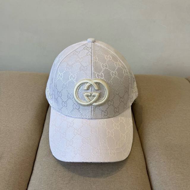 古奇棒球帽Gucci官网新品，棒球帽，原单品质火爆来袭 工艺非常精美 高档大气上档次！低调奢华，方便携带！跑量！