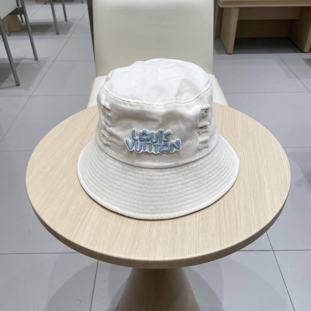 Lv渔夫帽新款路易威登蝴蝶结渔夫帽 火爆出货，百搭单品随便搭配都很好看 质量超赞 时尚百搭