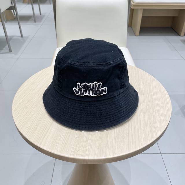 Lv渔夫帽新款路易威登蝴蝶结渔夫帽 火爆出货，百搭单品随便搭配都很好看 质量超赞 时尚百搭
