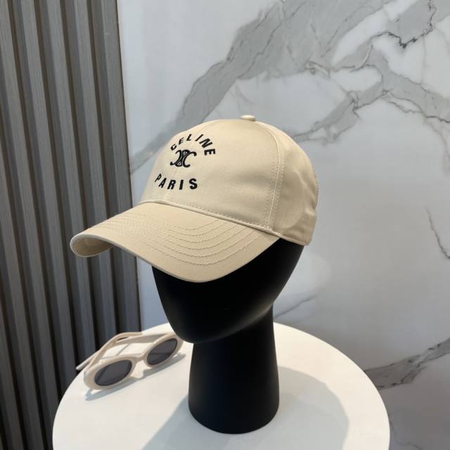 爆款Celine 赛琳 官网代购版本。 原版1:1 定制！ 简约字母明星同款最新棒球帽，时尚潮流，高端做工！每一个帽子都是用心之作！非一般的品质，男女均可。 C