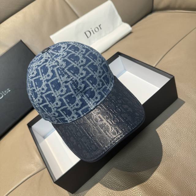 配盒子布袋，Dior 迪奥 新款原单棒球帽， Dior老花拼皮，复古韵味十足，1:1开模订制，原版绸缎布料+头层牛皮，纯棉内里，轻盈透气！质量超赞，基础头围56