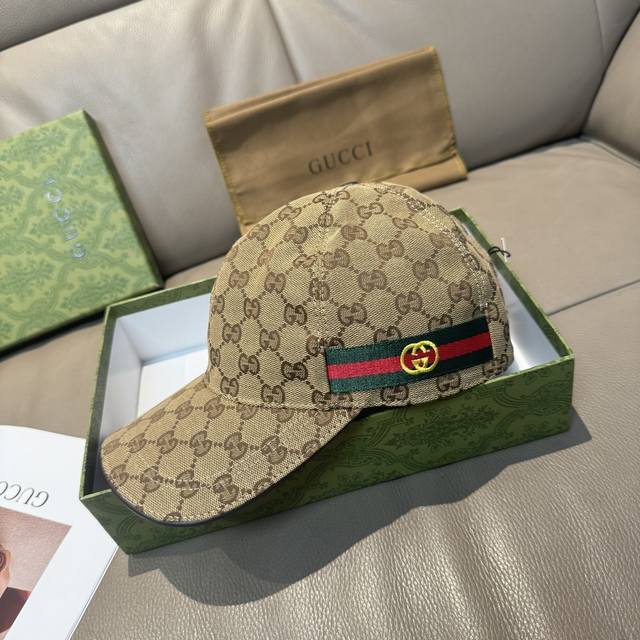 配盒子布袋，Gucci 古奇 春夏新款原单棒球帽， 双G织带，1:1开模订制，原版帆布料+头层牛皮，代购热门，男女可用百搭款，质量超赞！基础头围56，贴片可调节
