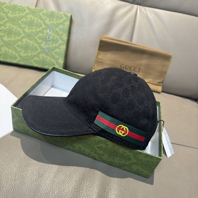配盒子布袋，Gucci 古奇 春夏新款原单棒球帽， 双G织带，1:1开模订制，原版帆布料+头层牛皮，代购热门，男女可用百搭款，质量超赞！基础头围56，贴片可调节