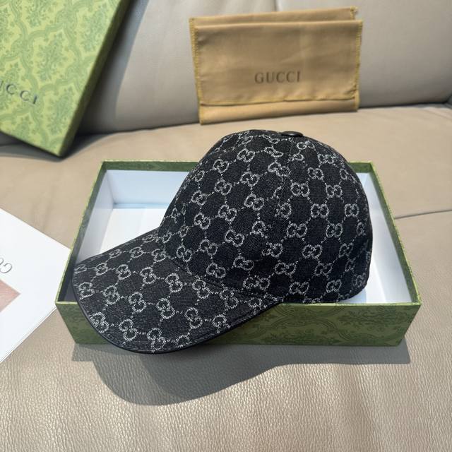 配盒子布袋，Gucci 古奇 经典原单棒球帽，双G牛仔提花，复古设计，专柜1:1开模订制！原版牛仔布料+头层牛皮，轻盈透气！实物拍摄，男女适用，基础头围56，贴