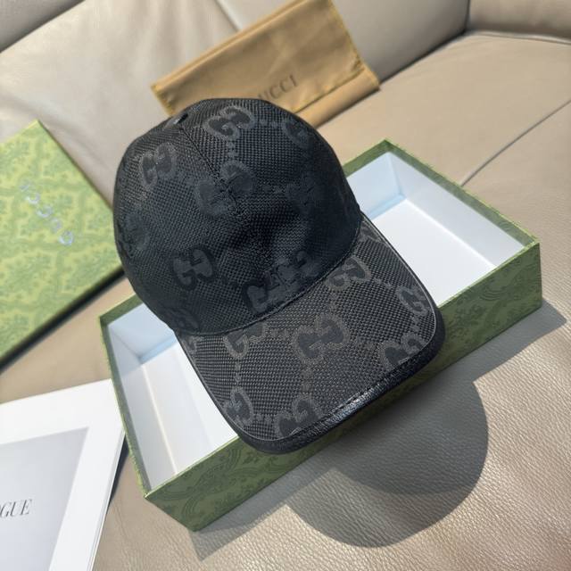 配包装布袋，Gucci古奇新款原单棒球帽， 大双G，专柜1:1开模订制，原版帆布面料+头层牛皮，轻盈透气！基础头围56，贴片可调节。
