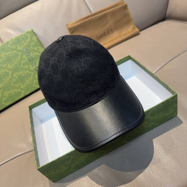 配盒子布袋，Gucci 古奇 新款原单棒球帽， 帆布拼皮，专柜热卖款，1:1开模订制，原版帆布料+头层牛 皮，时尚帅气！质量超赞，基础头围56，贴片可调节。