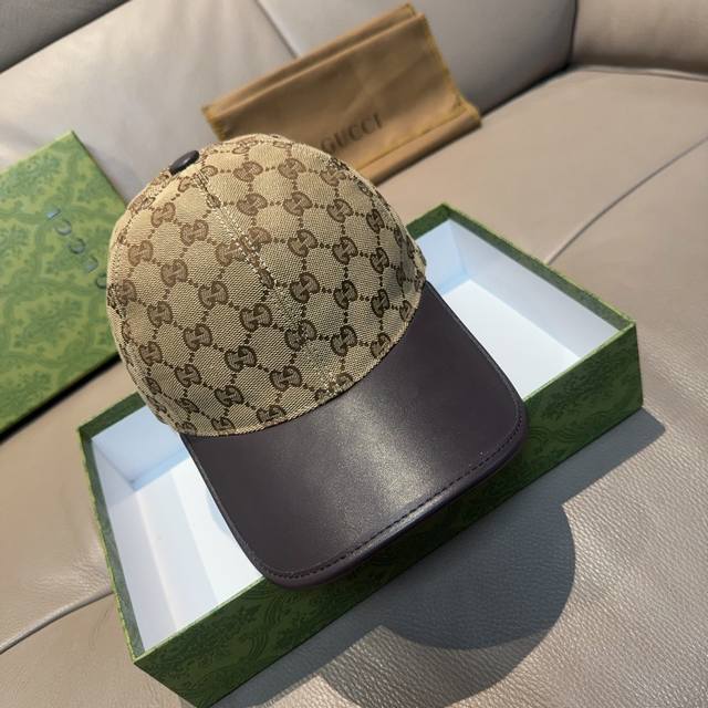 配盒子布袋，Gucci 古奇 新款原单棒球帽， 帆布拼皮，专柜热卖款，1:1开模订制，原版帆布料+头层牛 皮，时尚帅气！质量超赞，基础头围56，贴片可调节。