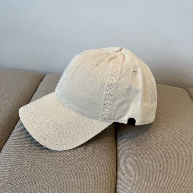 Balenciaga巴黎世家新款Logo棒球帽，很酷的色系，男女佩戴都有不同Style，第一批抢先出货！巴黎粉必入款！