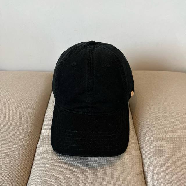 Balenciaga巴黎世家新款Logo棒球帽，很酷的色系，男女佩戴都有不同Style，第一批抢先出货！巴黎粉必入款！