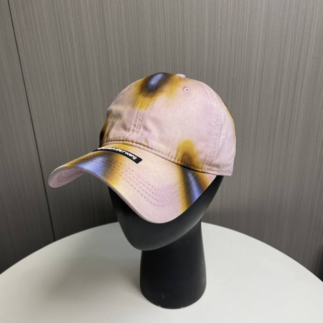 Aiexander Wang 亚历山大王棒球帽 25春款洗水棒球帽 新款棒球帽，出街必备超好搭配，时尚显脸小，赶紧入手！