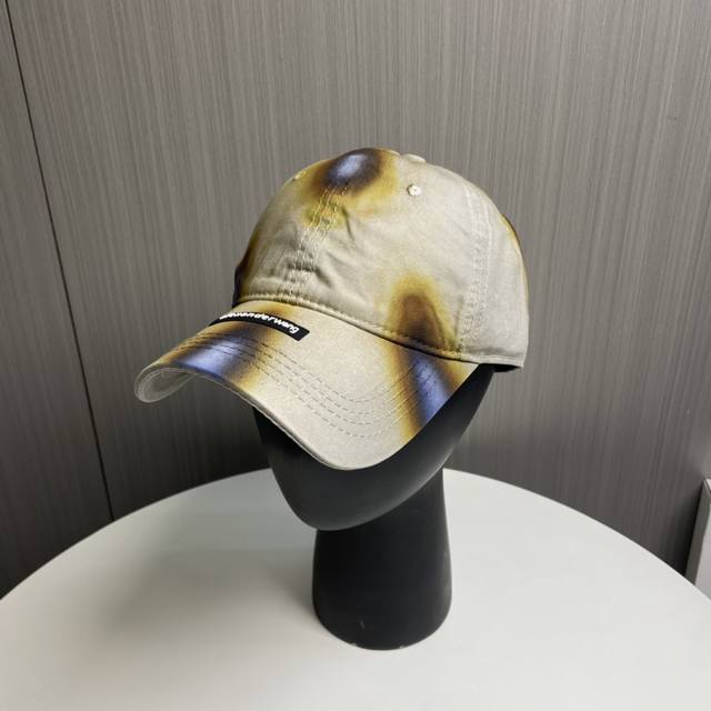 Aiexander Wang 亚历山大王棒球帽 25春款洗水棒球帽 新款棒球帽，出街必备超好搭配，时尚显脸小，赶紧入手！