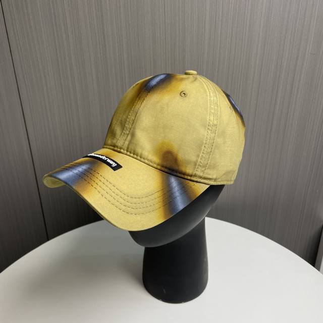 Aiexander Wang 亚历山大王棒球帽 25春款洗水棒球帽 新款棒球帽，出街必备超好搭配，时尚显脸小，赶紧入手！