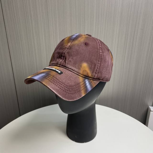Aiexander Wang 亚历山大王棒球帽 25春款洗水棒球帽 新款棒球帽，出街必备超好搭配，时尚显脸小，赶紧入手！